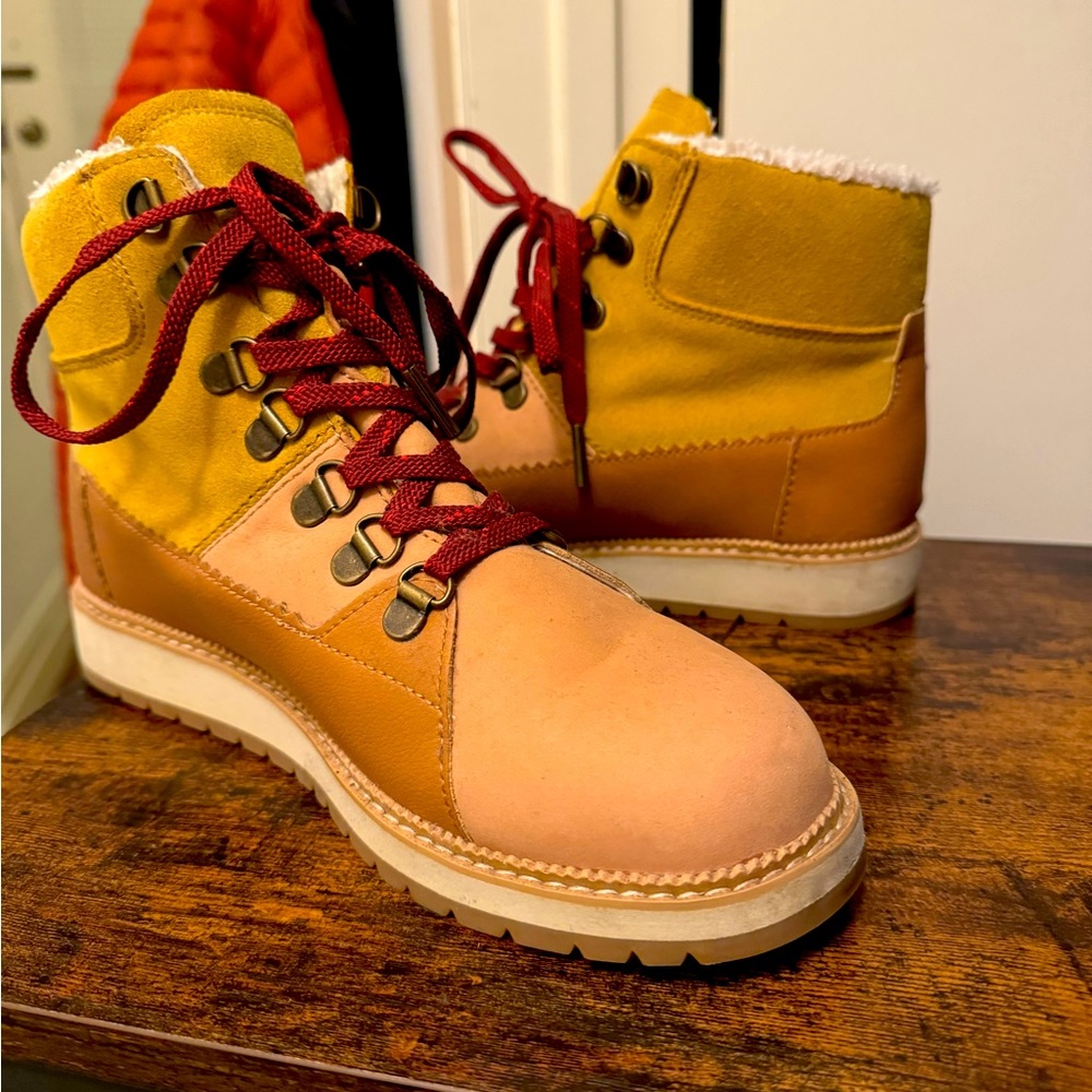 Toms brand size 7 women’s leather boots